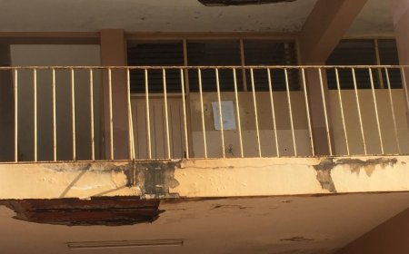 Infra-estrutura de ensino a beira do colapso: Alunos e professores em risco de vida na escola secundária de Chibuto